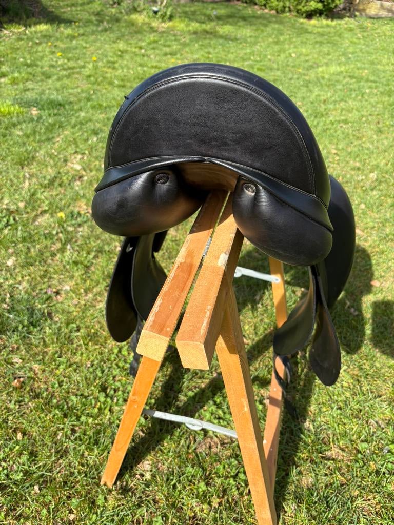 Dressuur zadel Equipe Emporio 17,5 inch, Dieren en Toebehoren, Ophalen, Gebruikt, Dressuur