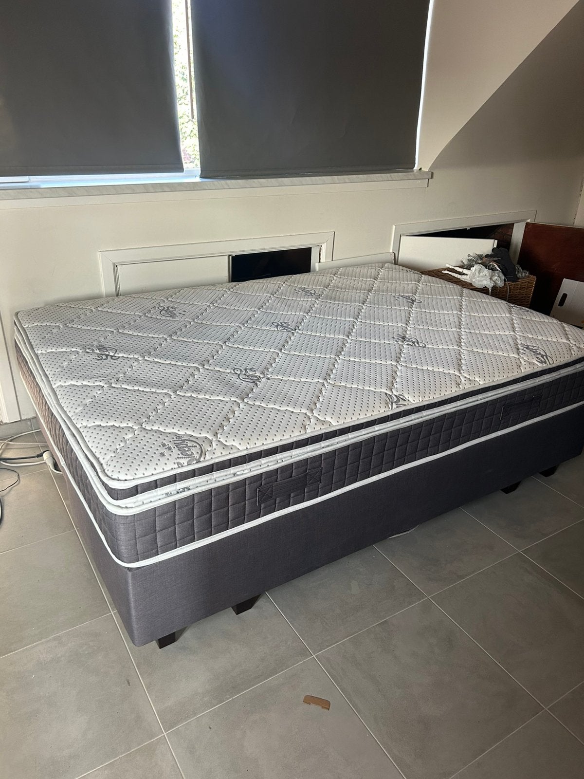 Sleepy boxspring 140  200 met hoofdbord – Zeer nette staat, Enlèvement, Comme neuf, 200 cm