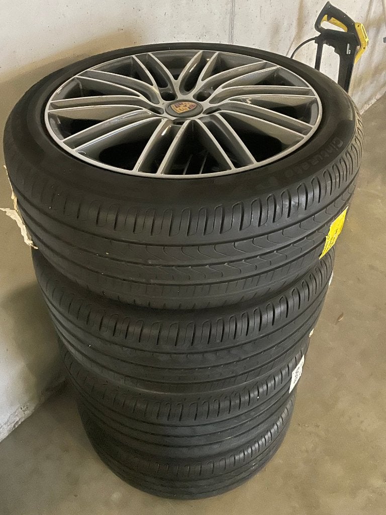 Set Pirelli zomerbanden op alu velg 20''  Porsche Taycan, Ophalen, Overige, Gebruikt, Banden en Velgen