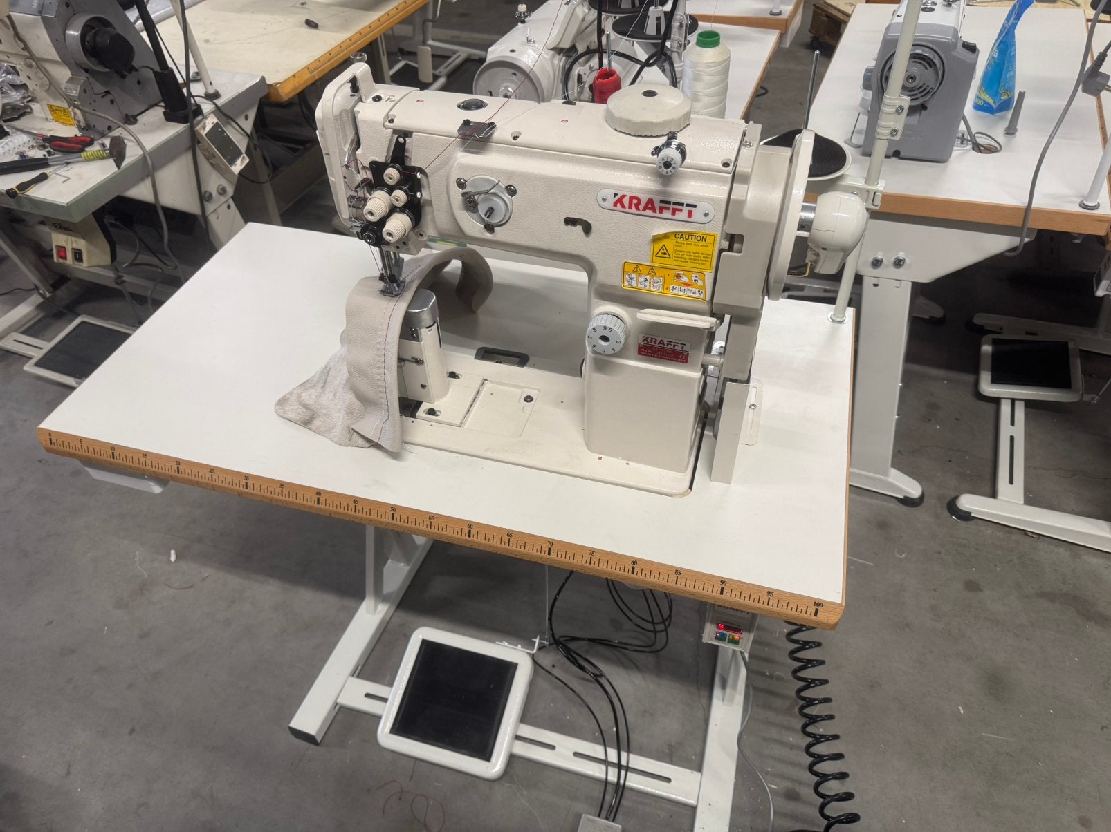 Industriele naaimachine kraft 2naald 9,5mm 3voudig transport, Neuf, Autres marques, Enlèvement ou Envoi, Machine à coudre