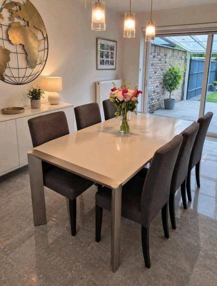 Moderne uitschuifbare eettafel, metalen onderstel + wit blad, Ophalen