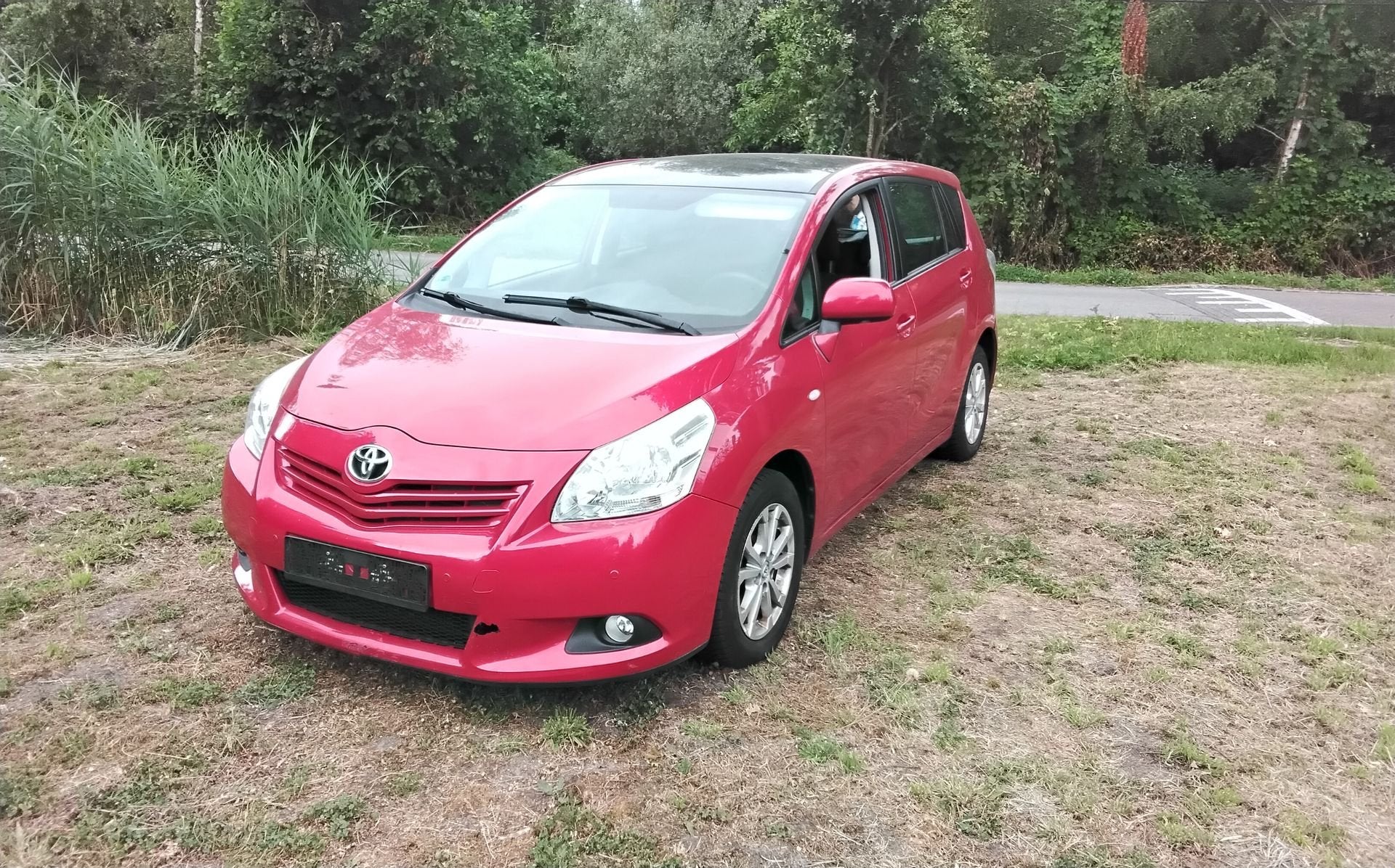 Toyota Verso, Autos, Rouge, Achat, 7 places, Boîte manuelle