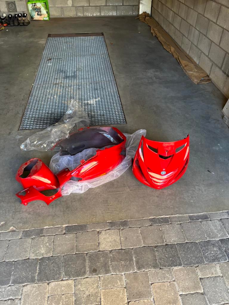 Rode zip sp kappen, Ophalen