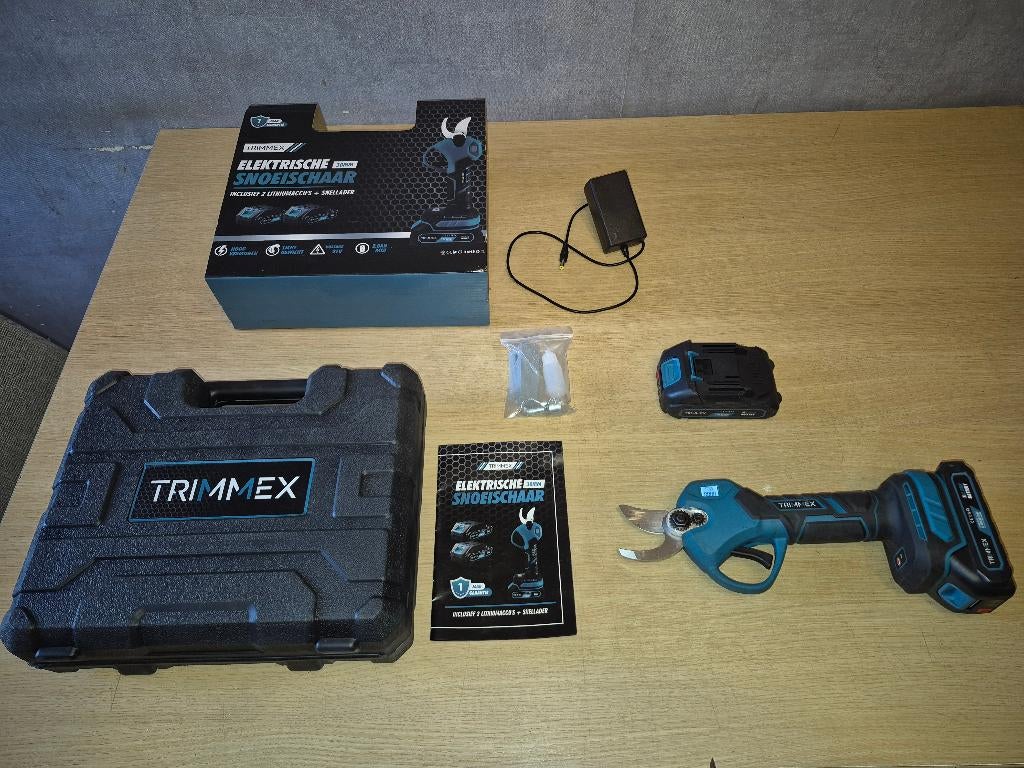 Trimmex Snoeischaar+2 lithium batt +Snellader  30 mm, Tuin en Terras, Ophalen, Zo goed als nieuw, 30 t/m 39 mm, TRIMMEX