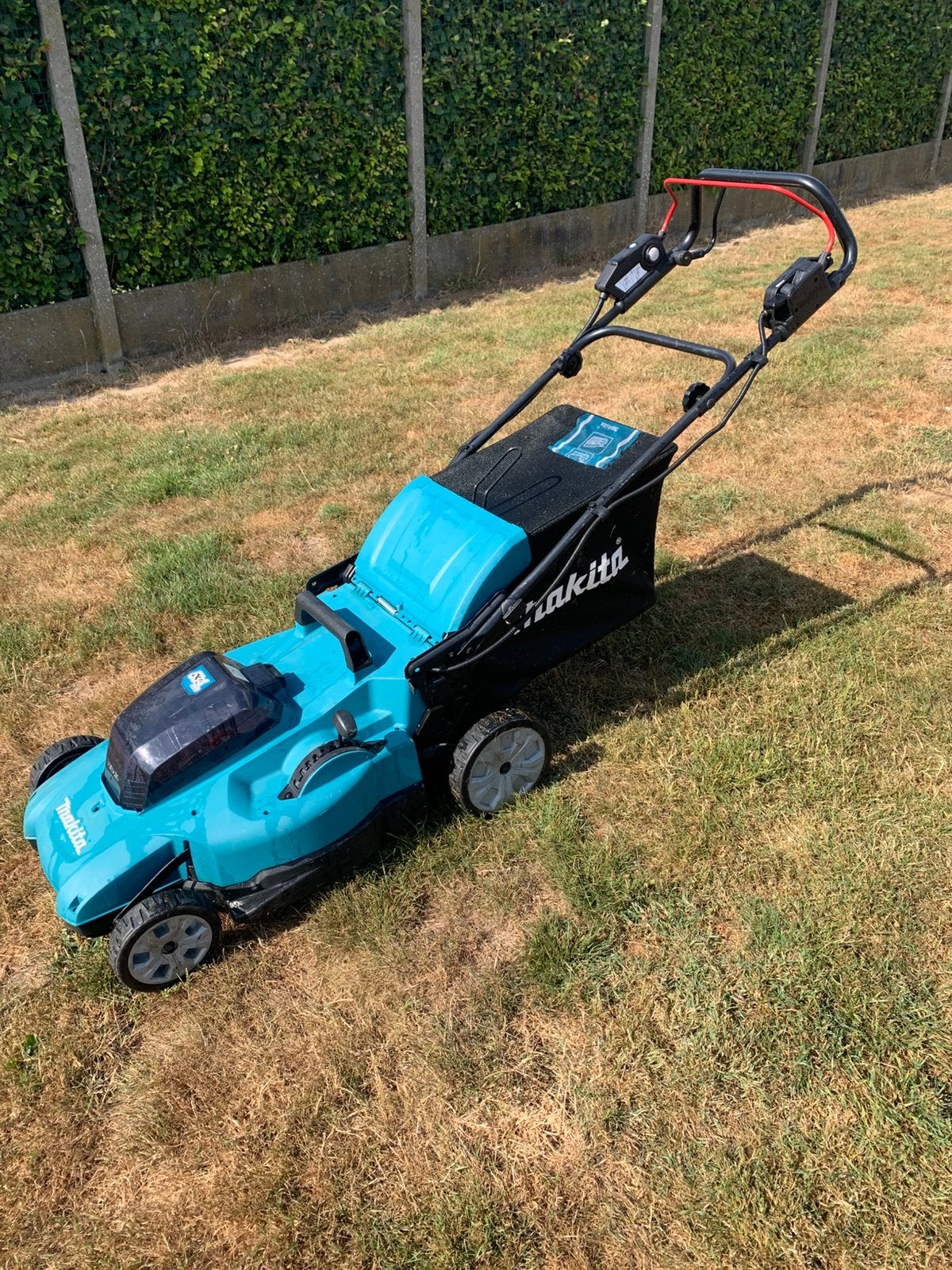 Makita accu grasmaaier, Tuin en Terras, Ophalen, Zo goed als nieuw