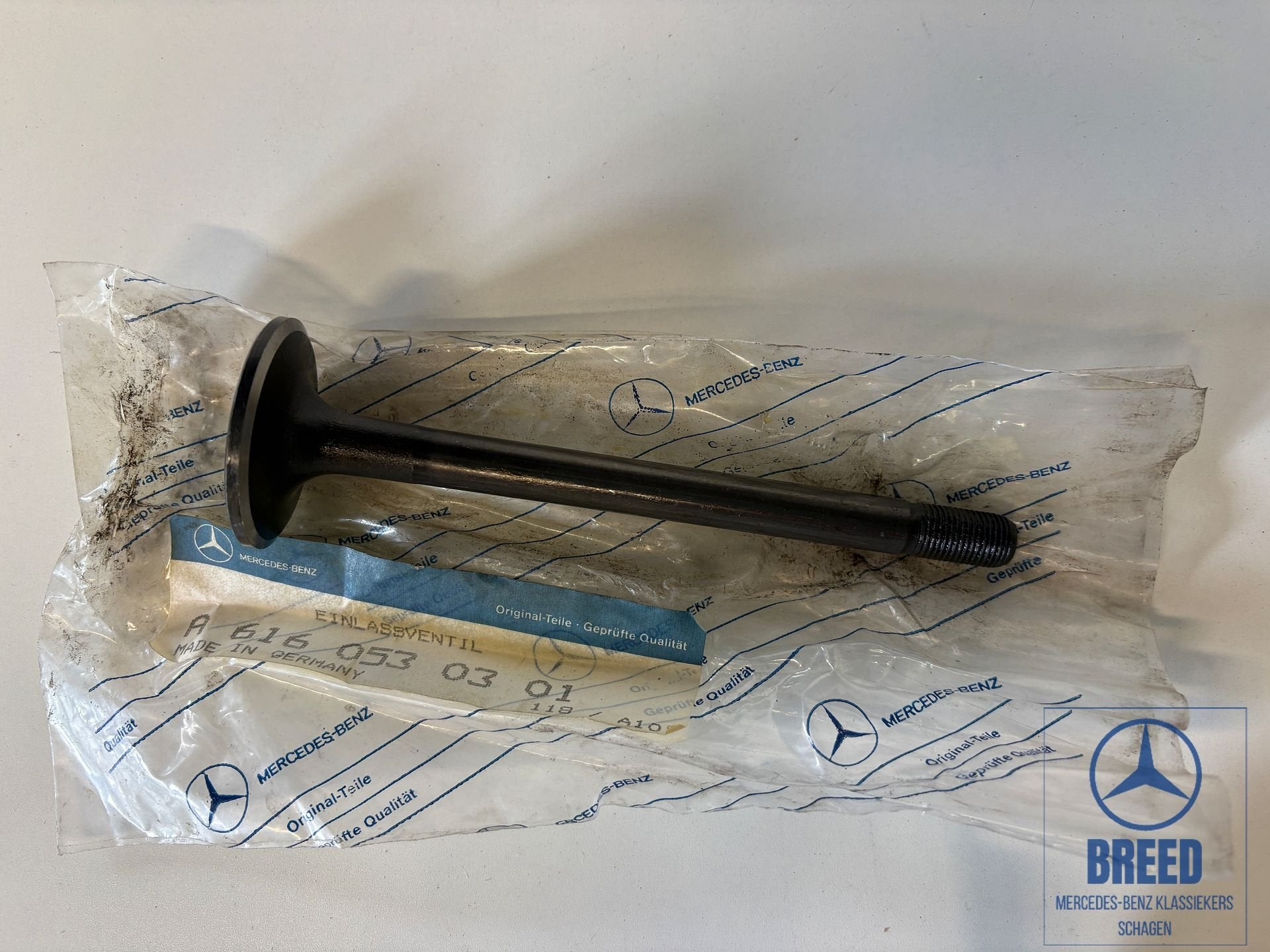 NOS inlaatklep voor Mercedes-Benz OM616 OM617 W115 W123 W601, -, Nieuw, Ophalen of Verzenden, -