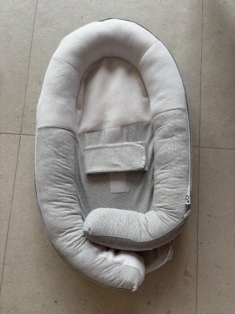 Doomoo Cocoon babynestje – grijs/wit gestreept, Enfants & Bébés, Enlèvement, Utilisé