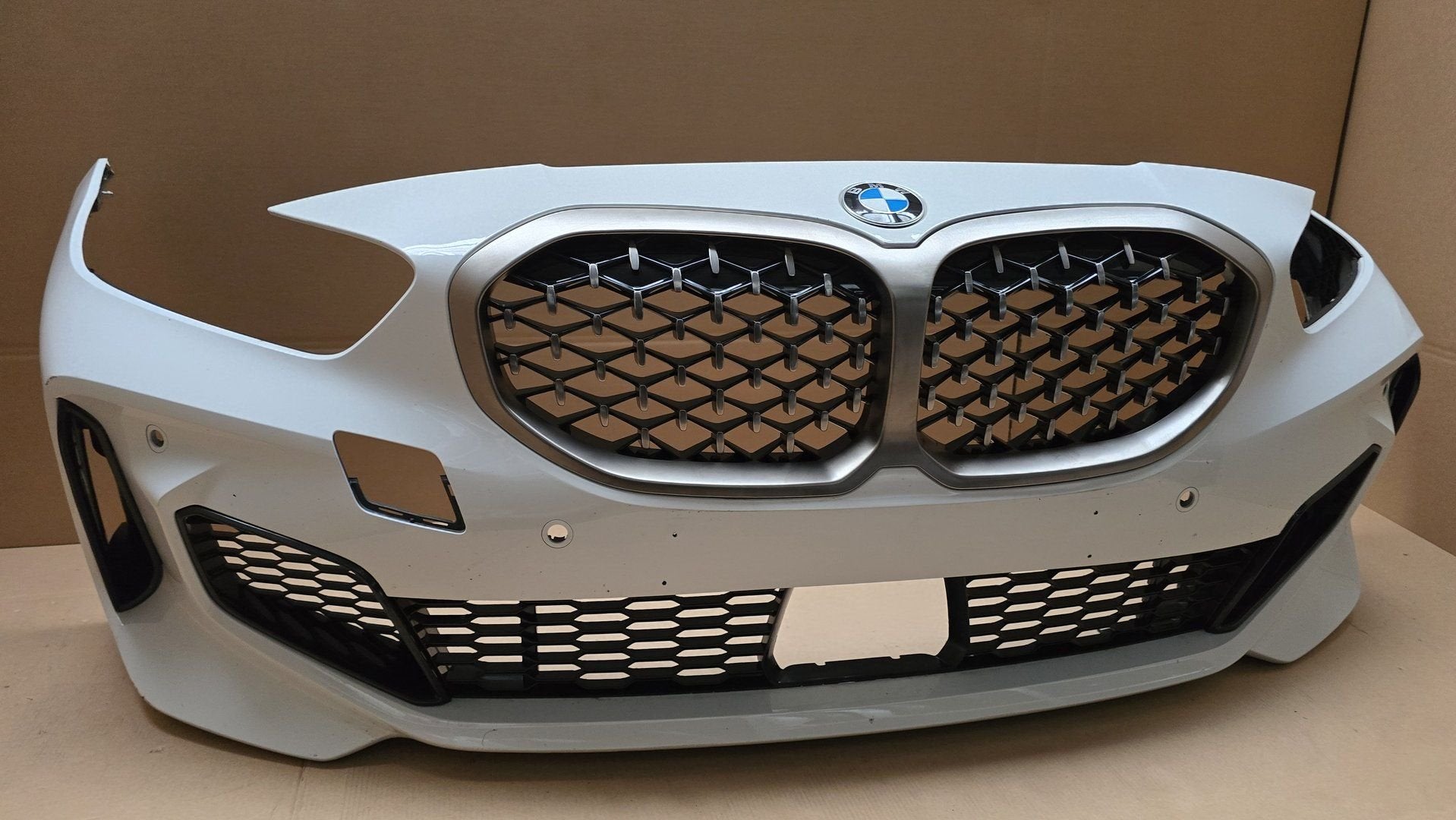Voorbumper BMW 1 Serie F40 M PERFORMANCE 4xPDC 51118070928, Gebruikt, -, Voor, Ophalen of Verzenden
