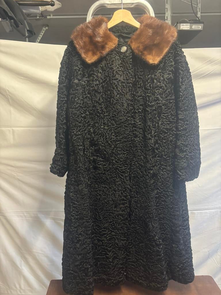 Manteau en fourrure Astrakan, Enlèvement