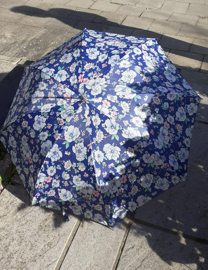 Blauwe paraplu met bloemen, Handtassen en Accessoires, Paraplu's, Gebruikt, Blauw, Ophalen of Verzenden