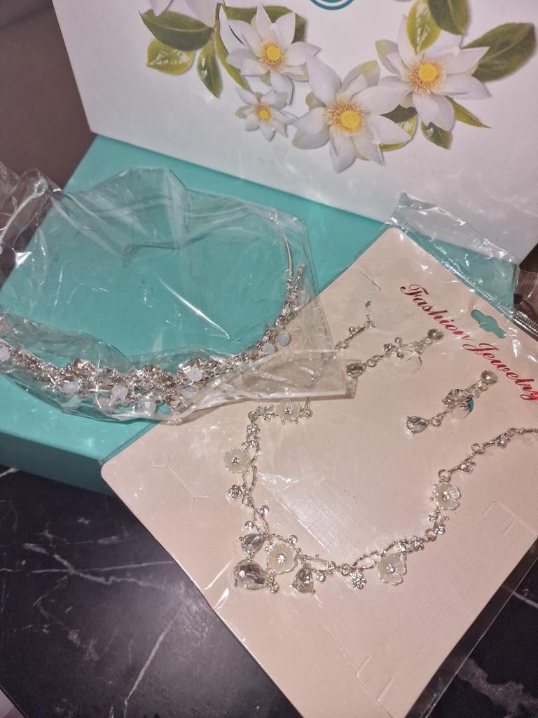 Sieradenset met tiara, Ophalen of Verzenden, Nieuw, Accessoires