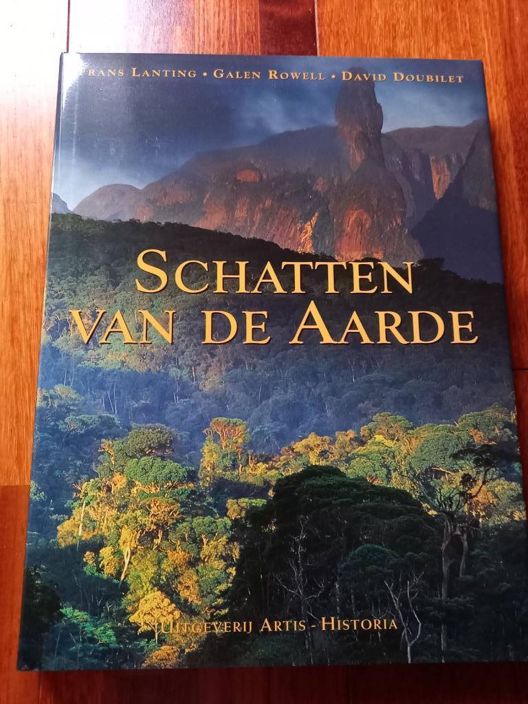 Schatten van de aarde, Ophalen, Zo goed als nieuw, Natuur algemeen