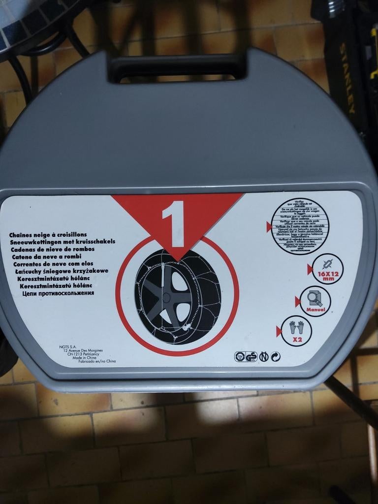 Chaines pour pneus. Les caractéristiques sur la 2ème photo., Enlèvement ou Envoi, Comme neuf