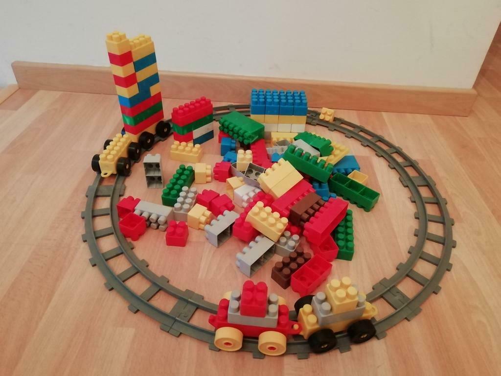Bouwblokken met trein en rails, Ophalen of Verzenden, Zo goed als nieuw