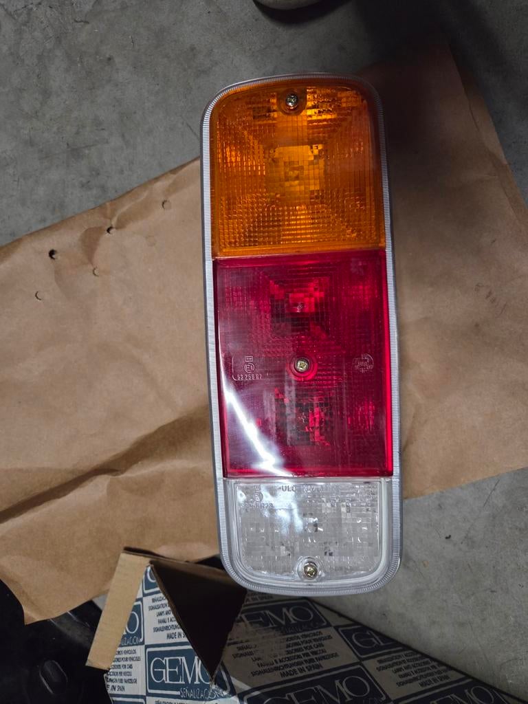 Volkswagen T2 Mercedes 207 307 achterlicht nieuw NOS Hanomag, Auto-onderdelen, Ophalen of Verzenden, Volkswagen
