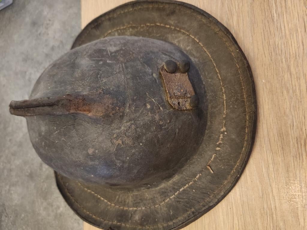 Ancien casque de mineur, Enlèvement