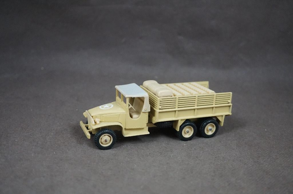 Camion militaire Solido GMC avec jerrycans - 1/50 - TOP, Enlèvement ou Envoi, Comme neuf