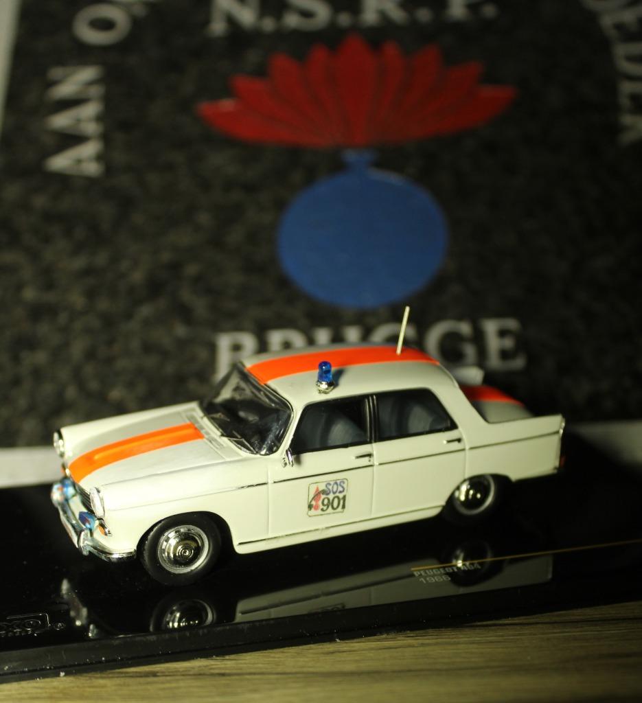 RIJKSWACHT PEUGEOT  404  (SOS 901)  1/43  + PLEXI, Verzenden, Rijkswacht, Miniatuur of Beeldje