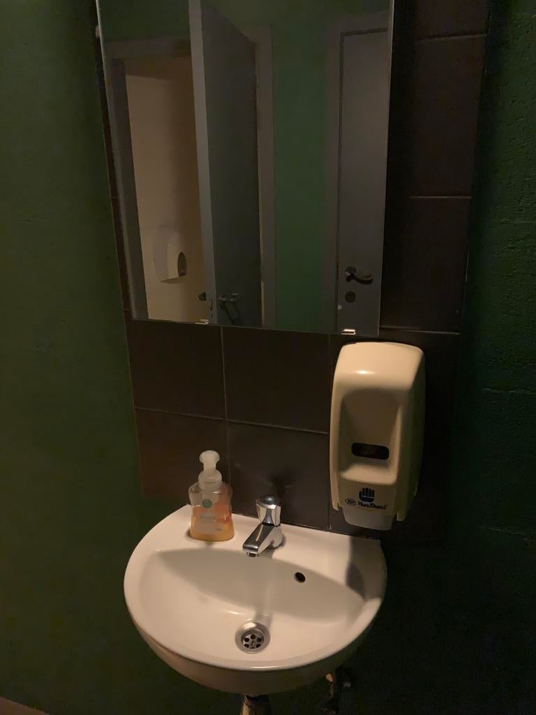 Kleine lavabo in wit porselein + spiegel -3 stuks, Huis en Inrichting, Ophalen, Minder dan 50 cm, Gebruikt, Wasbak of Wastafel