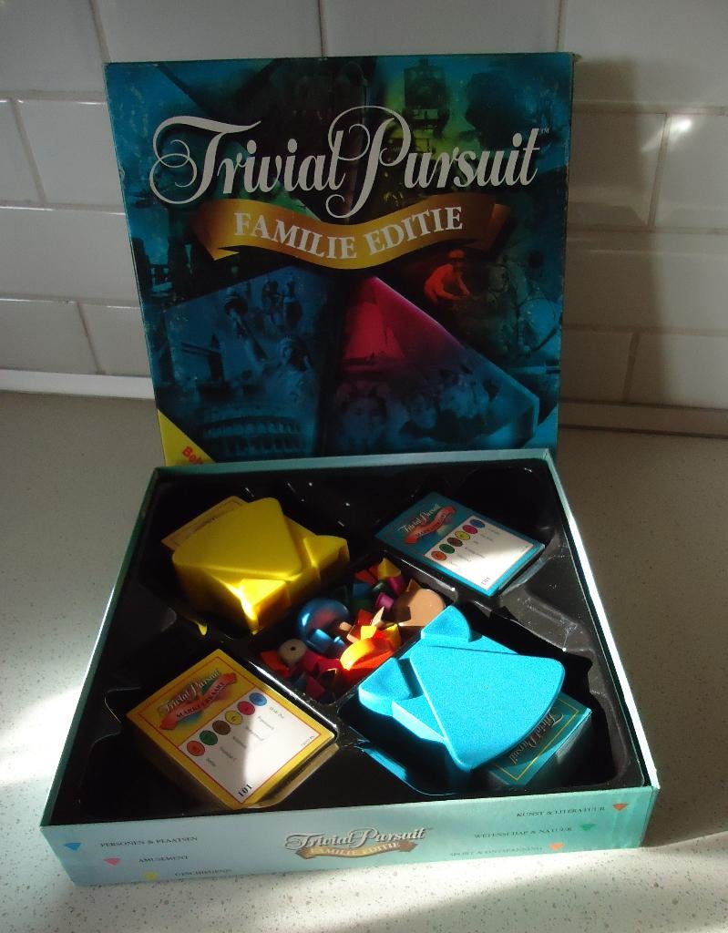 "Trivial Pursuit" FAMILIE EDITIE van Hasbro in Prima Staat., Trois ou quatre joueurs, Enlèvement ou Envoi, Comme neuf, HASBRO