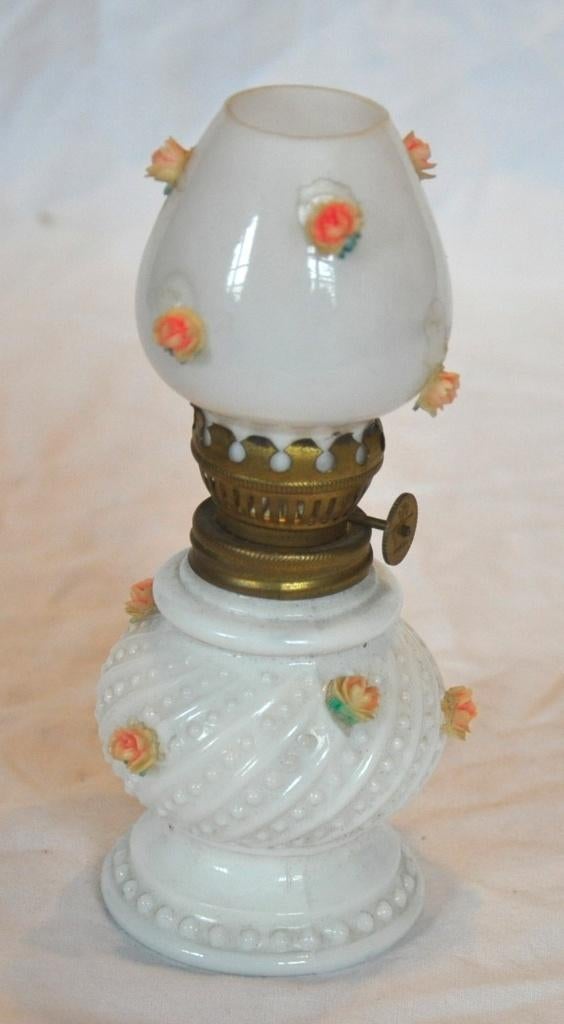 petite lampe au petrole en opaline, Enlèvement ou Envoi