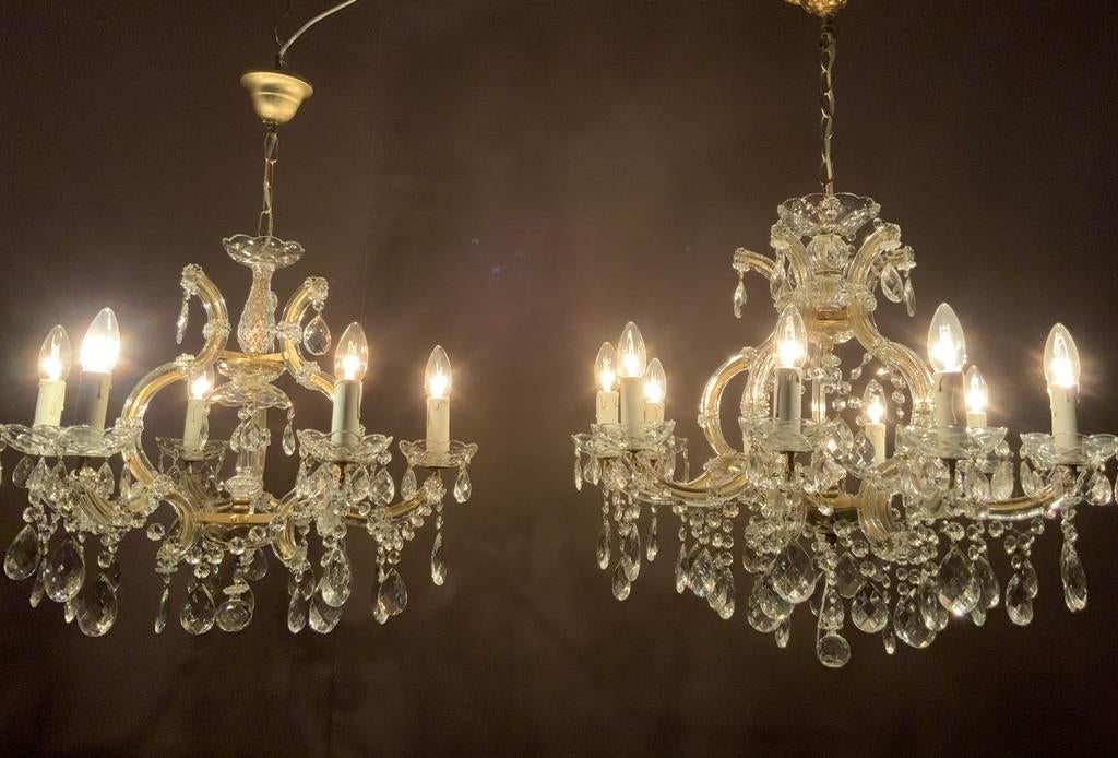 3 verschillende en bij elkaar passende kroonluchters, Ophalen