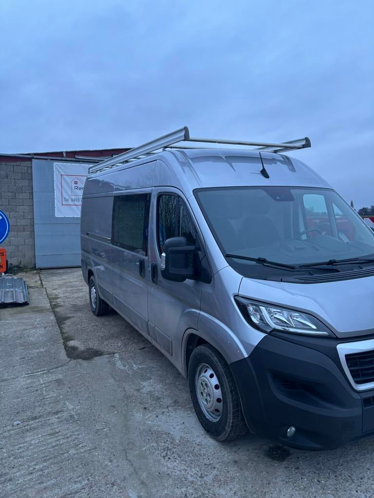 Camionet met trekhaak en dakdrager, Autos, Argent ou Gris, Achat, Entreprise, 3 places