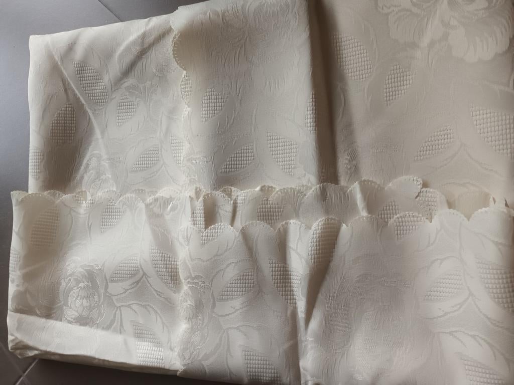Damast tafellaken 140 op 180 cm, Ophalen of Verzenden, Nieuw, Tafelkleed of Tafelzeil