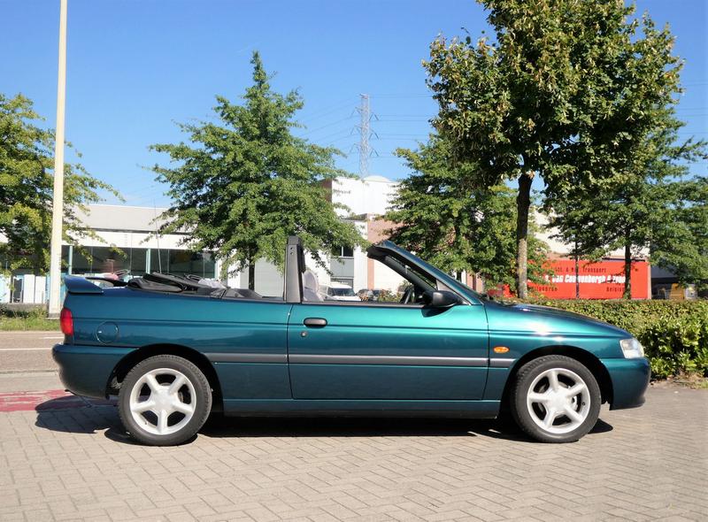 Ford Escort 65kW 7647km 1996, Auto's, Ford, Escort, Stof, Gebruikt, 4 cilinders