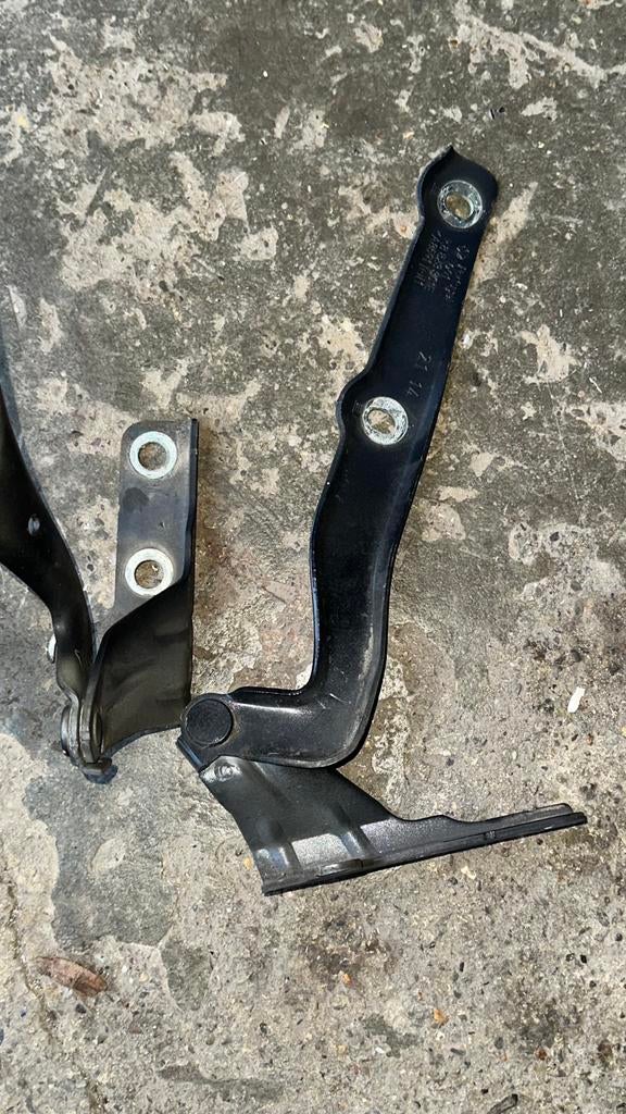 Charnières de capot VW Scirocco, Enlèvement