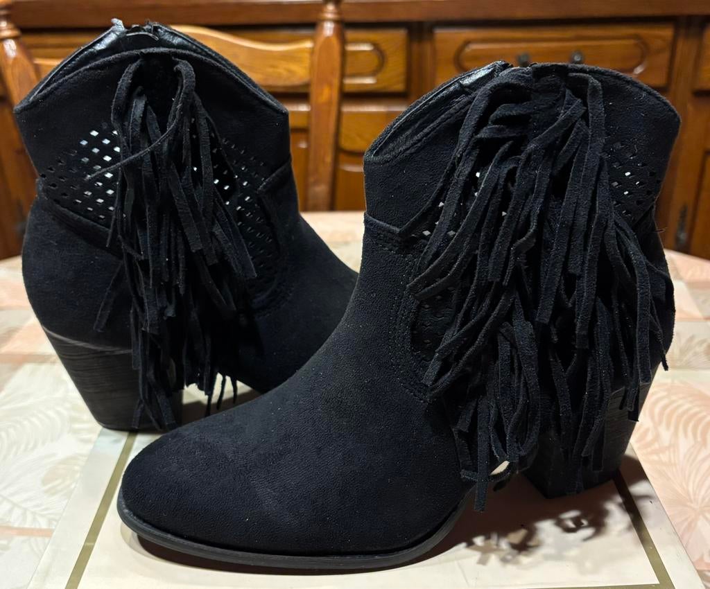 Nieuwe daimachtige enkellaarsjes met franjes.M 38, Kleding | Dames, Schoenen, Lage of Enkellaarzen, Nieuw, Ophalen of Verzenden