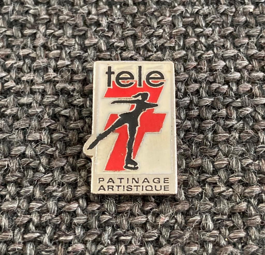 PIN - TÉLÉ 7 - PATINAGE ARTISTIQUE - IJSSCHAATSEN, Envoi, Utilisé, Sport, Insigne ou Pin's