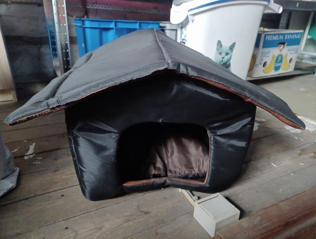 Kattenhuisje, Dieren en Toebehoren, Kattenmanden, Ophalen of Verzenden, Gebruikt, Polyester