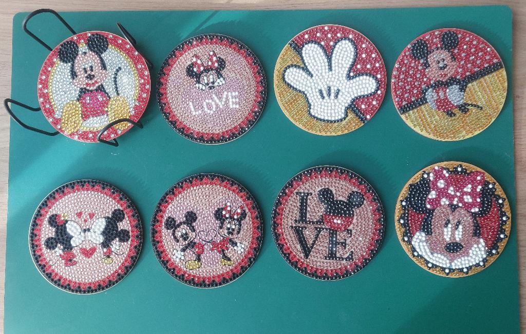 Ensemble de 8 sous-verres ronds "Mickey & Minnie Love", Maison & Meubles, Enlèvement ou Envoi, Neuf, Verre ou Tasse