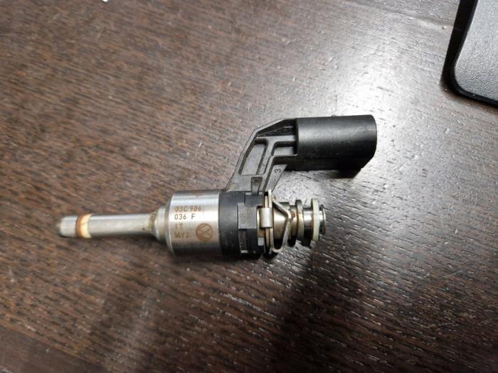 Injector (benzine injectie) van een Volkswagen Scirocco, Gebruikt, -, Volkswagen, -