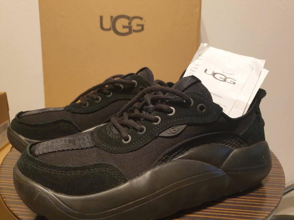 Ugg sneakers maat 40 clouds, Kleding | Dames, Schoenen, Ophalen, Sneakers