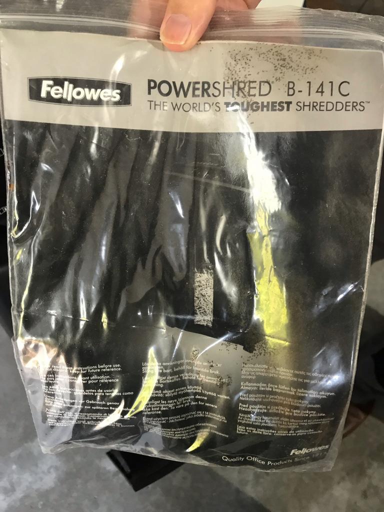 Papierversnipperaar Fellowes B141C dubbel snijdend, Zakelijke goederen, Ophalen, Gebruikt, Papiervernietiger
