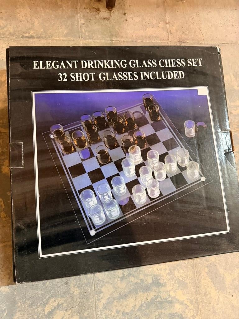 Glazen schaakspel met shotglaasjes, Hobby en Vrije tijd, Feestartikelen, Nieuw, Feestartikel, Ophalen of Verzenden