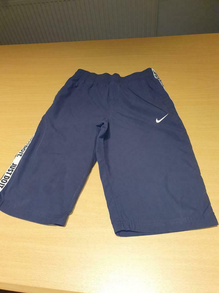 donkerblauwe korte broek - Nike - maat 122-128, Zo goed als nieuw, Nike, Jongen, Ophalen