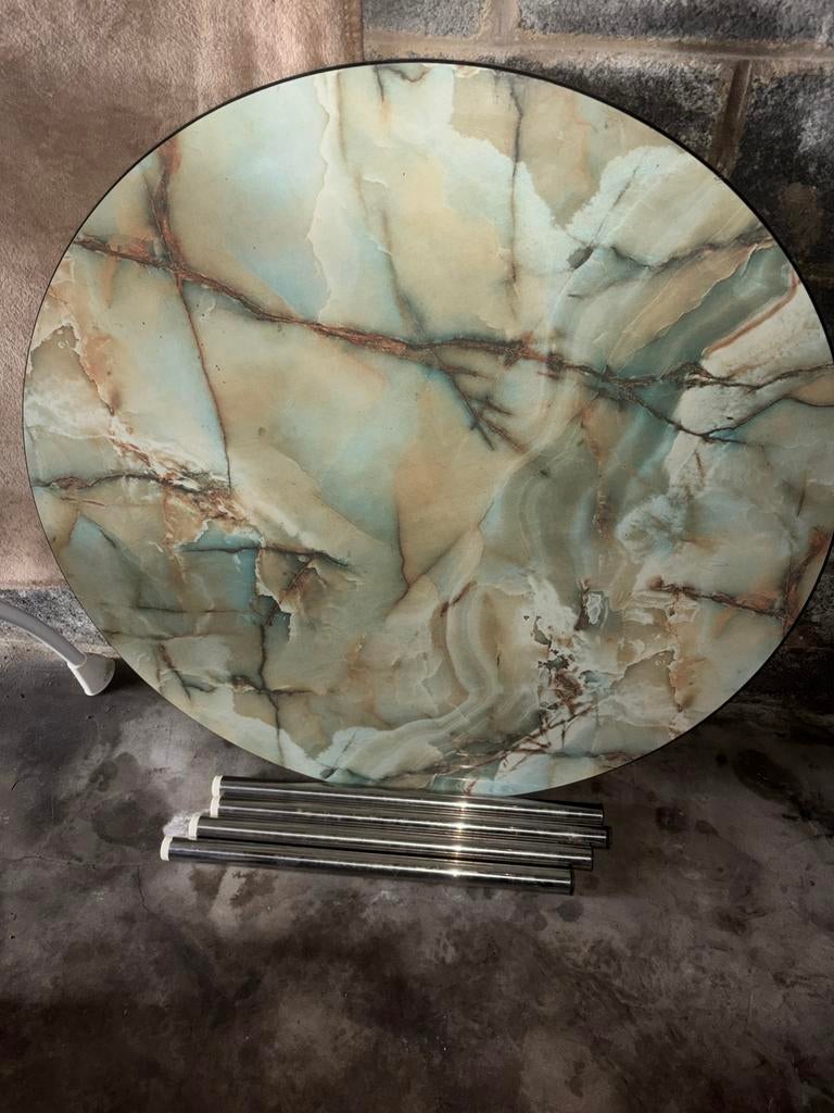 Table ronde en bon etat, Rond, 100 à 150 cm, Enlèvement, Utilisé