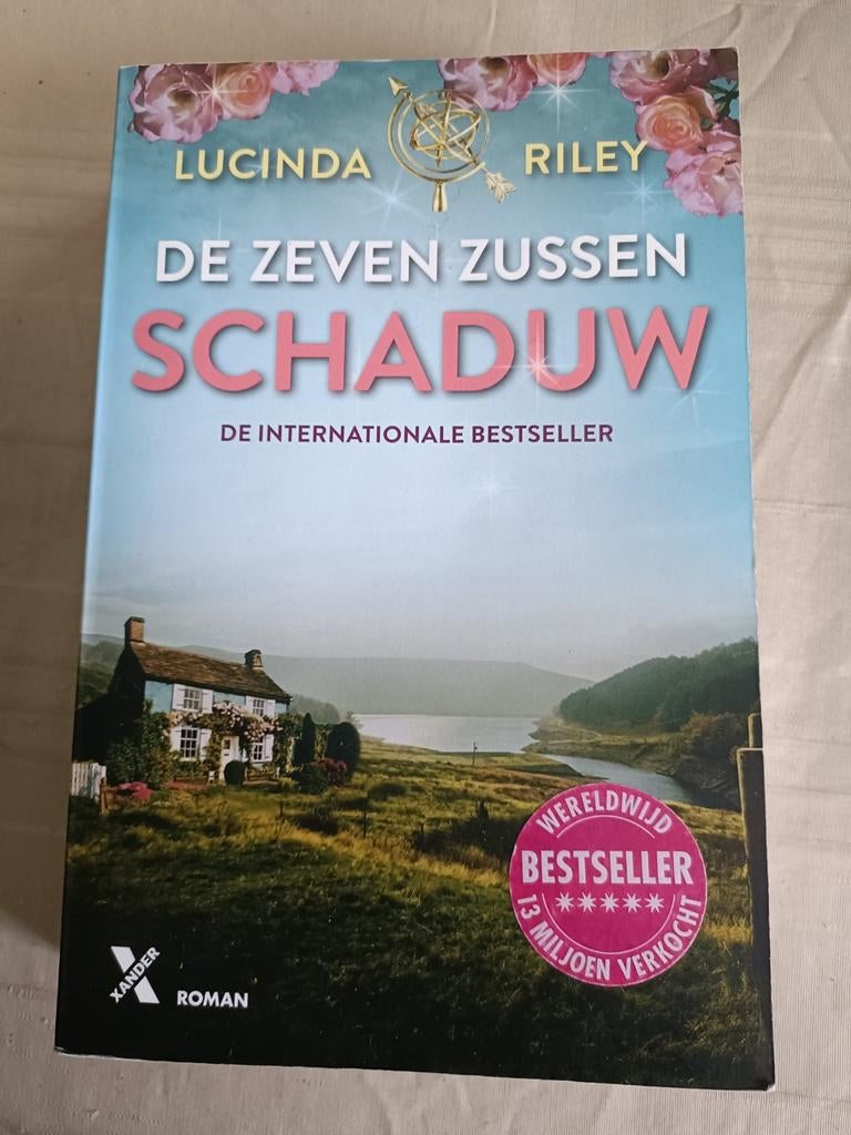 Lucinda Riley - Schaduw, Ophalen of Verzenden, Zo goed als nieuw, Lucinda Riley