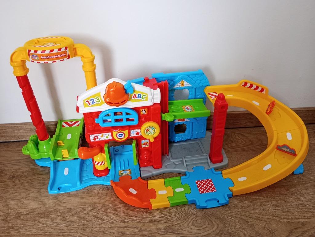 Brandweerkazerne VTech met extra wegdelen, Ophalen, Zo goed als nieuw, 2 tot 4 jaar