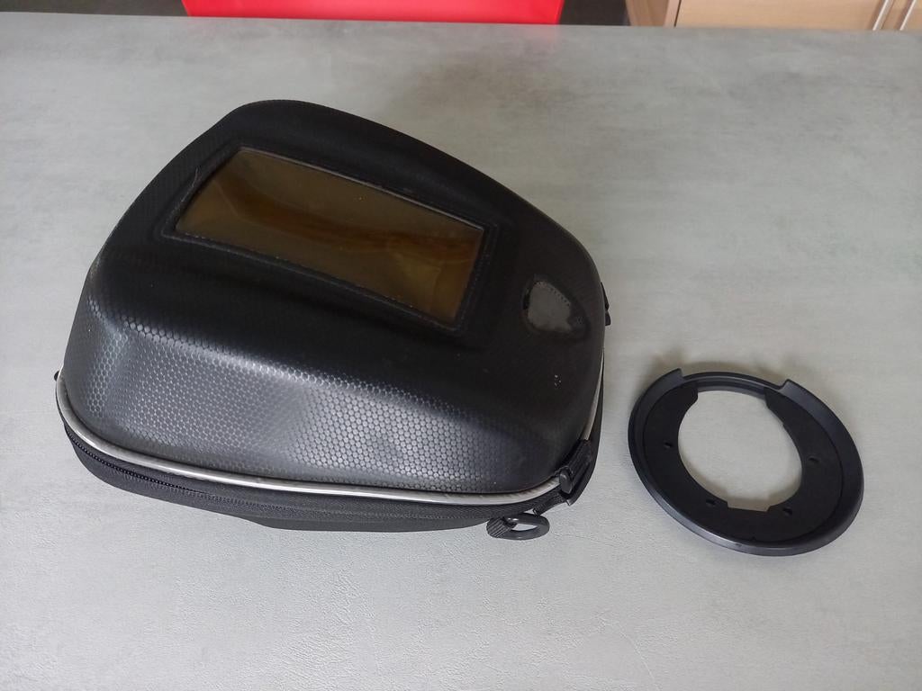 Tankbag givi, Motoren, Ophalen