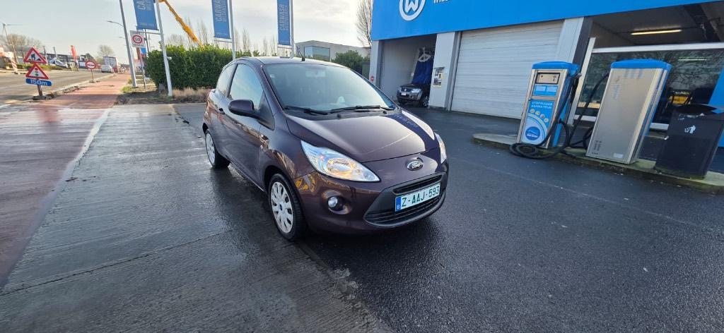 mooie ford ka titanium uitvoering met airco 85000 km, Auto's, Ford, Voorwielaandrijving, 4 zetels, Stof, 4 cilinders