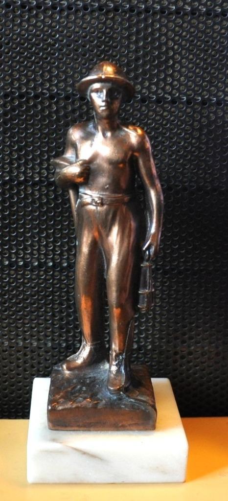 statue mineur de fond signée scali, Antiek en Kunst, Antiek | Brons en Koper, Koper, Ophalen of Verzenden