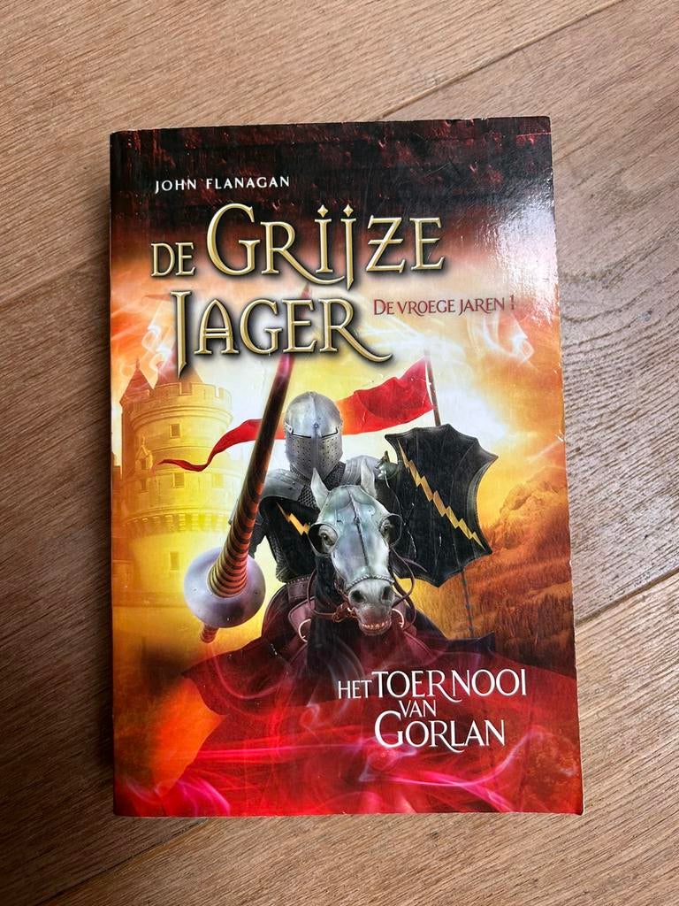 John Flanagan - Het toernooi van Gorlan, Boeken, Ophalen of Verzenden, Gelezen, John Flanagan