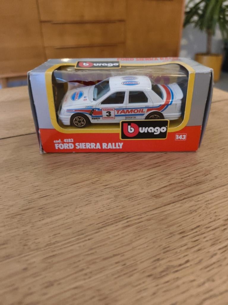 Rallye Ford Sierra 1/43 de Bburago, Enlèvement ou Envoi, Comme neuf