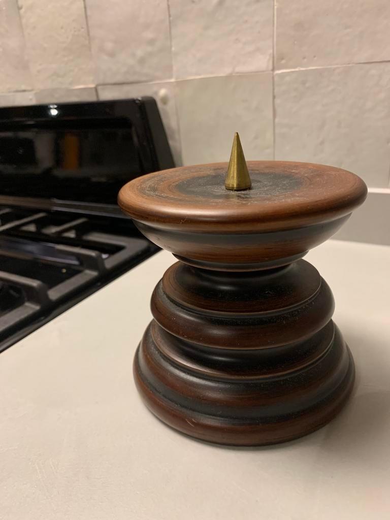 bougeoir vintage en bois avec un bougeoir en laiton., Enlèvement ou Envoi
