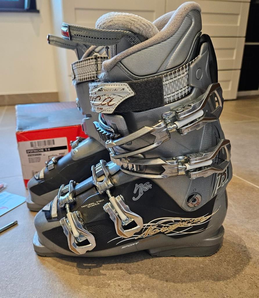Nordica skibotten maat 24 antraciet sportmachine 75W, Gebruikt, Schoenen, Ophalen of Verzenden, Nordica
