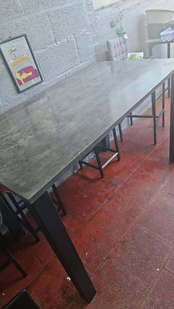 Table haute, Enlèvement